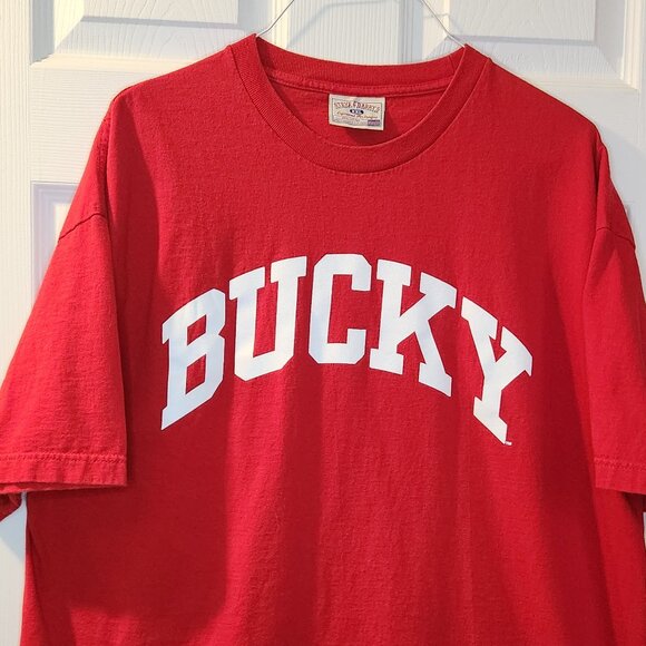 Red Men's UWM Bucky XXL Men's T-shirt - Picture 1 of 4